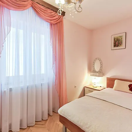 Family-friendly With Swimming Pool - 23646 Apartman Zára