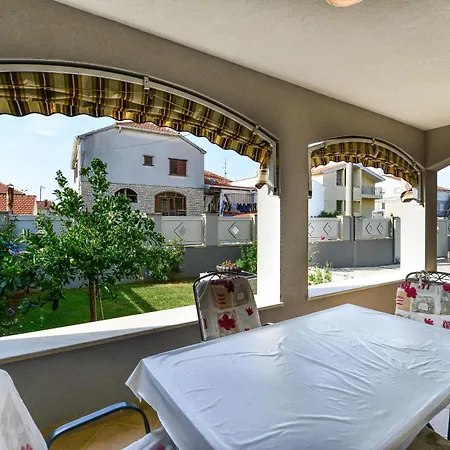 Family-friendly With Swimming Pool - 23646 Apartman *
