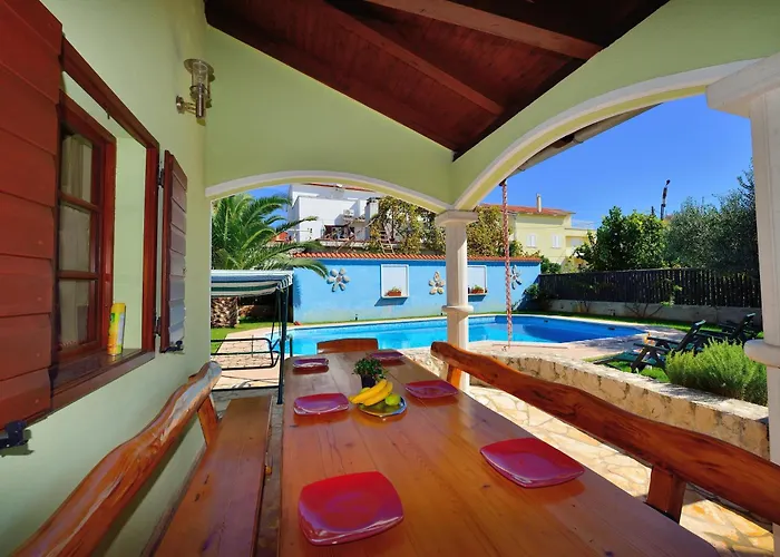 Family-friendly With Swimming Pool - 23646 Zadar
