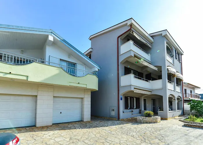 Family-friendly With Swimming Pool - 23646 Zadar