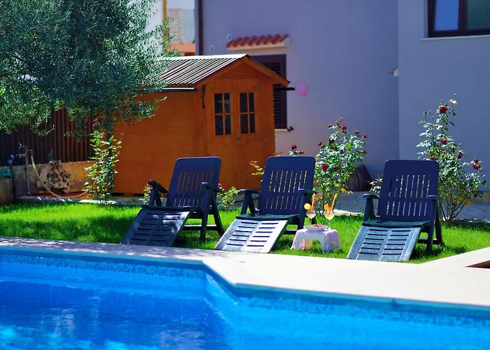 Family-friendly With Swimming Pool - 23646 * Zadar