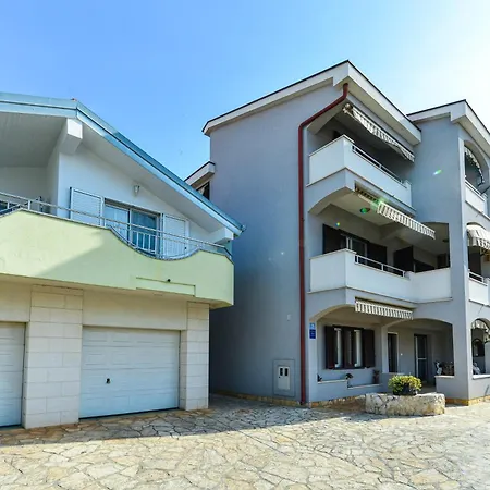 Family-friendly With Swimming Pool - 23646 Zadar