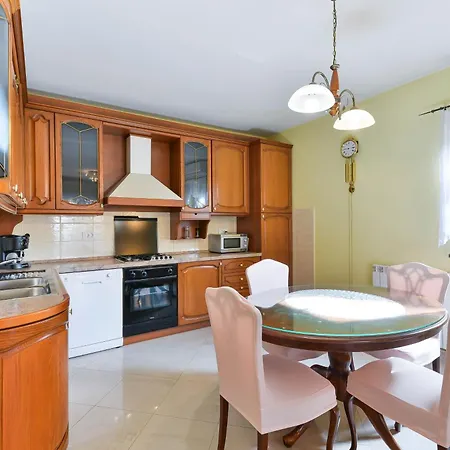 Family-friendly With Swimming Pool - 23646 Apartment