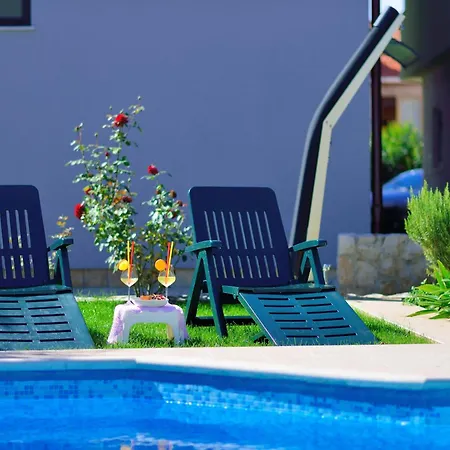 Apartman Family-friendly With Swimming Pool - 23646 *